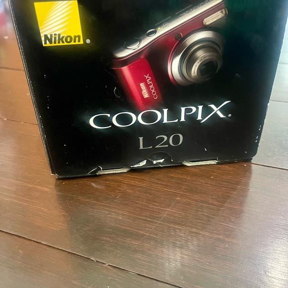Nikon Coolpix L20 Digital Camera Optical Zoom Deep Red w/Manuals - Picture 1 of 13